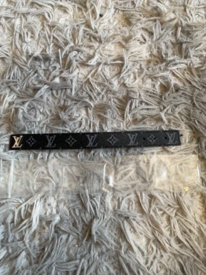 Armband - Säljer riktigt snygga armband. Helt ny.