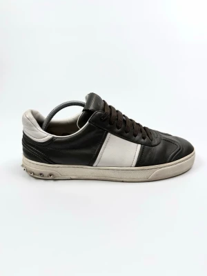 Valentino Flycrew Skor - Valentino Garavani Flycrew Sneakers | Storlek 40 | Skick 7/10 | Nypris ca 7 700 kr | 100% autentiska | Sulskydd finns på skorna |
