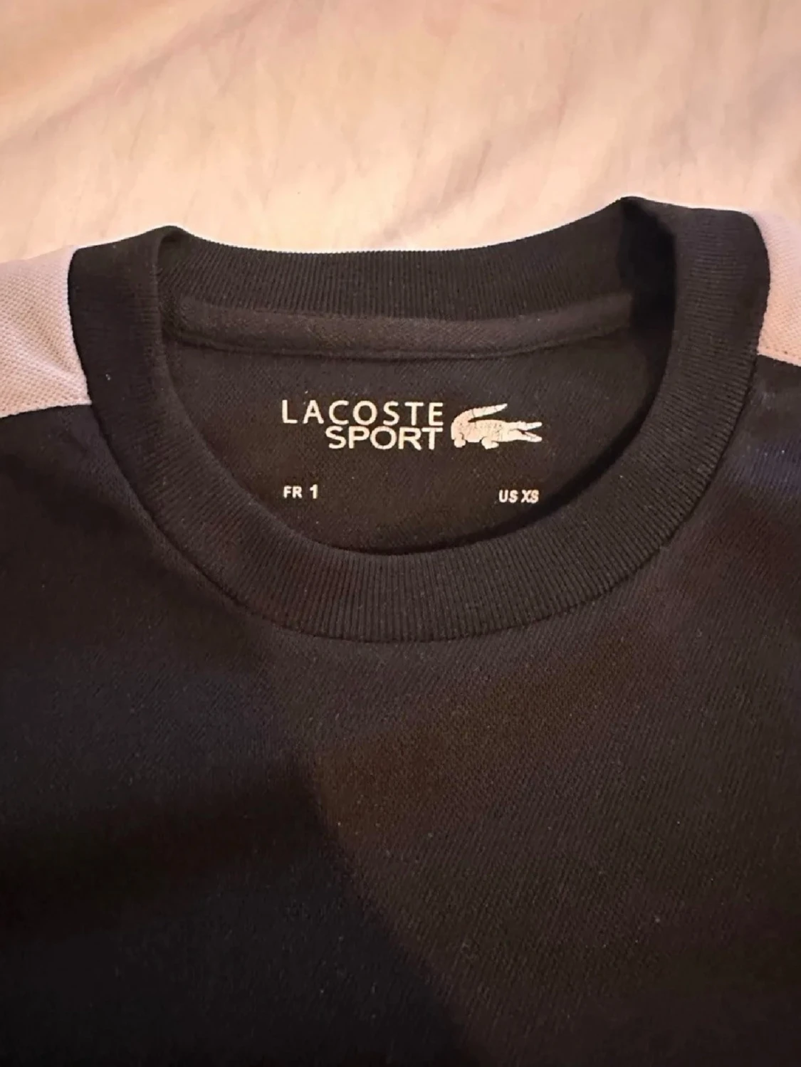 Svart t-shirt med grön rand Lacoste - 2