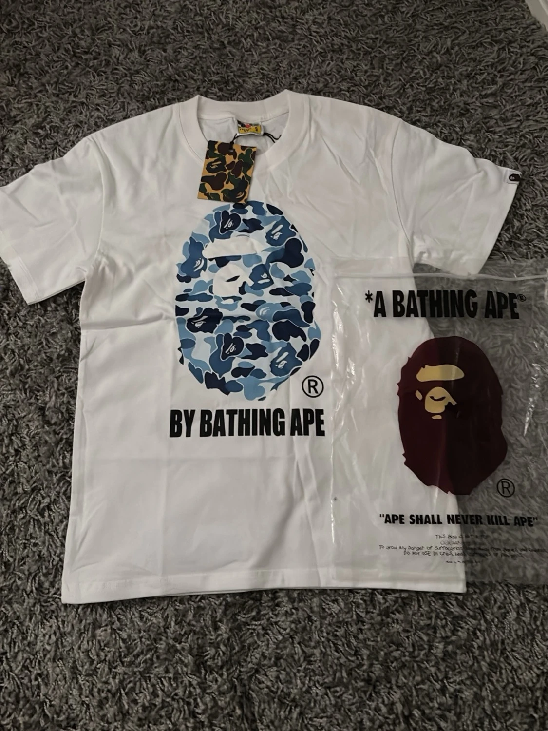 Vit BAPE t-shirt med blått camotryck