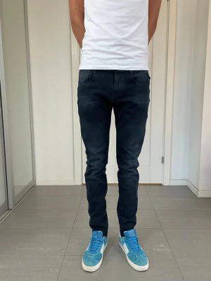 Replay Anbass Jeans - Säljer nu dessa Replay Anbass Jeans, W30 o L32 med mått ca 38 o 105 cm, skriv för fler bilder/frågor🙌🏼
