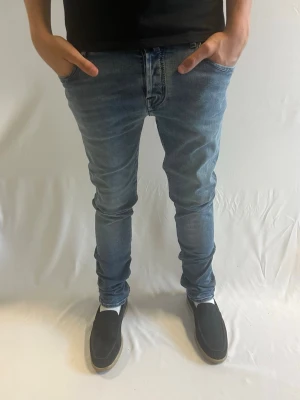 Jacob Cohën Jeans - Tja! Säljer dessa feta Blå/gråa Jacob Cohëns i storlek 31. Modell 688.                                                                   Ny pris: 5000kr+.                                                         Säljs för: 899kr.                                                       Hör gärna av er vid intresse! 