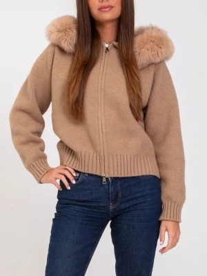 Alessa Fur Jacket - Snygg och trendig beige stickad cardiganjacka med dragkedja från Alessa ❤️Har en stor huva dekorerad med fluffig päls som även är avtagbar.  Skriv till mig för egna bilder ☺️Bara använt några enstaka gånger! Pris kan diskuteras.