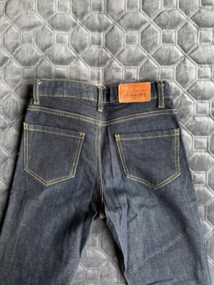 Mörkblå jeans skinny - Mörkblå skinny jeans i storlek 26-32