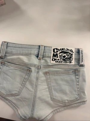 Lågmidjade cheap monday shorts - Snygga lågmidjade shorts från cheap monday❤️ använda max 2 gånger. Är öppen för byten, mot typ de mesta🥹🥹