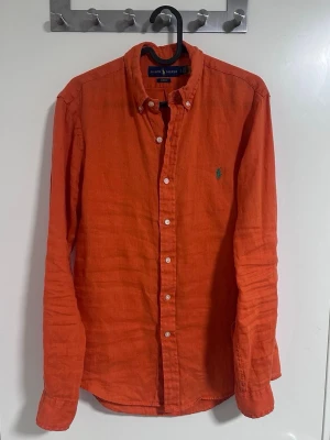 Orange linneskjorta från Ralph Lauren - Orange linneskjorta från Ralph Lauren, fraktas inom 24h, snabb affär=bra pris 