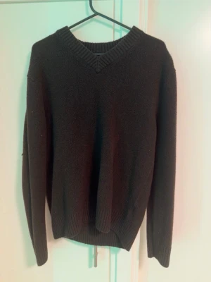 Brun sweater V ring strl S - Inga skador bra skick strl S