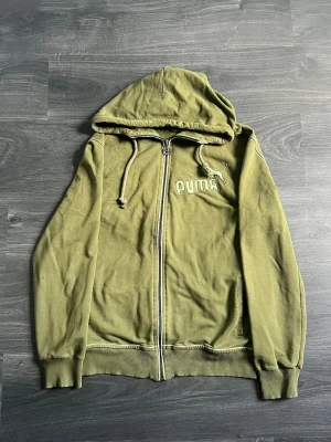 Puma tröja - Snygg oliv grön färgad puma tröja ✅✅