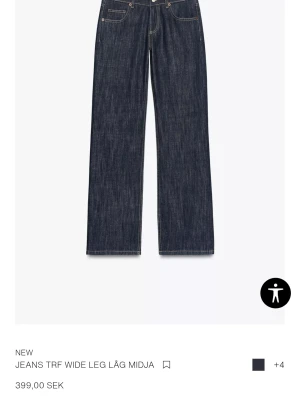 Zara trf  wide leg jeans låg midja mörkblåa - Populära zara trf wide leg low waist jeansen! Använda väl men i jättefint skick. Strl 34. Lite långa på mig som är 162 men går bra att vika upp som på bilden. 