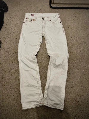 Vintage True Religion jeans  - Hej! Säljer några True Religion jeans vintage edition. W34 men passar w32 mer, kom gärna med bud eller frågor om ni har några som helst funderingar🙌