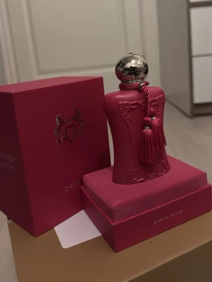 Parfume de Marly Oriana 75 ml - Gjorde en blind buy och märkte att jag beställde fel parfym. Har tyvärr öppnat den så kan inte returnera men är helt nu har även order bekräftelse där man ser att jag fick den för några dagar sen.