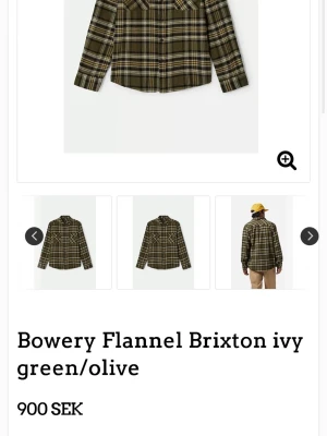 Grönrutig flanellskjorta Brixton - Säljer en grön och olivfärgad rutig flanellskjorta från Brixton. Skjortan har klassisk krage, långa ärmar och knappar framtill. Perfekt för dig som gillar avslappnad stil med en touch av streetwear. Passar dam också. Nypris 900