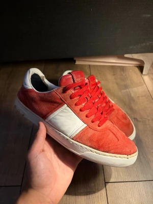 Valentino flycrew  - Valentino flycrews 🔴 storlek 41 passar även 42