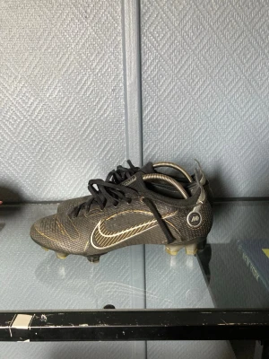 Nike vapor 14 elite Mercurial fotbollsskor - Elite. Sparsamt använda. Priset kan sänkas vid snabb affär eller vid köp av fler