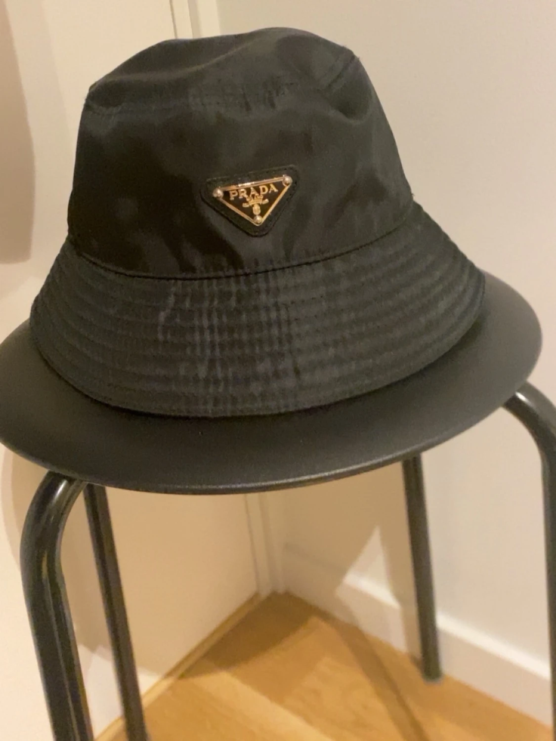 Svart bucket hat från Prada - 1