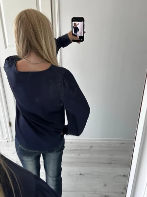 blå blus  - fin blus från vero moda