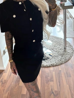 Set med tröja + kjol  - Svart set, tröja & kjol, endast använd vid ett tillfälle 💋 ▪️ Instagram: Ginise  