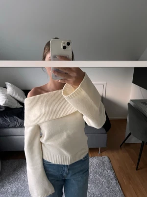 Off shoulder stickad tröja cremevit - Xs från SHEIN 