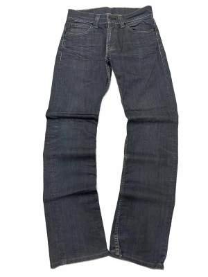 Levi’s 506 (M) - Brand: Levis 506 Size: W31 L34 → fits M Measurements: 110.5cm total length, 40cm waist, 21cm leg opening Condition: vintage, well cared for, like new condition Colour: Black, Grey Material: Cotton