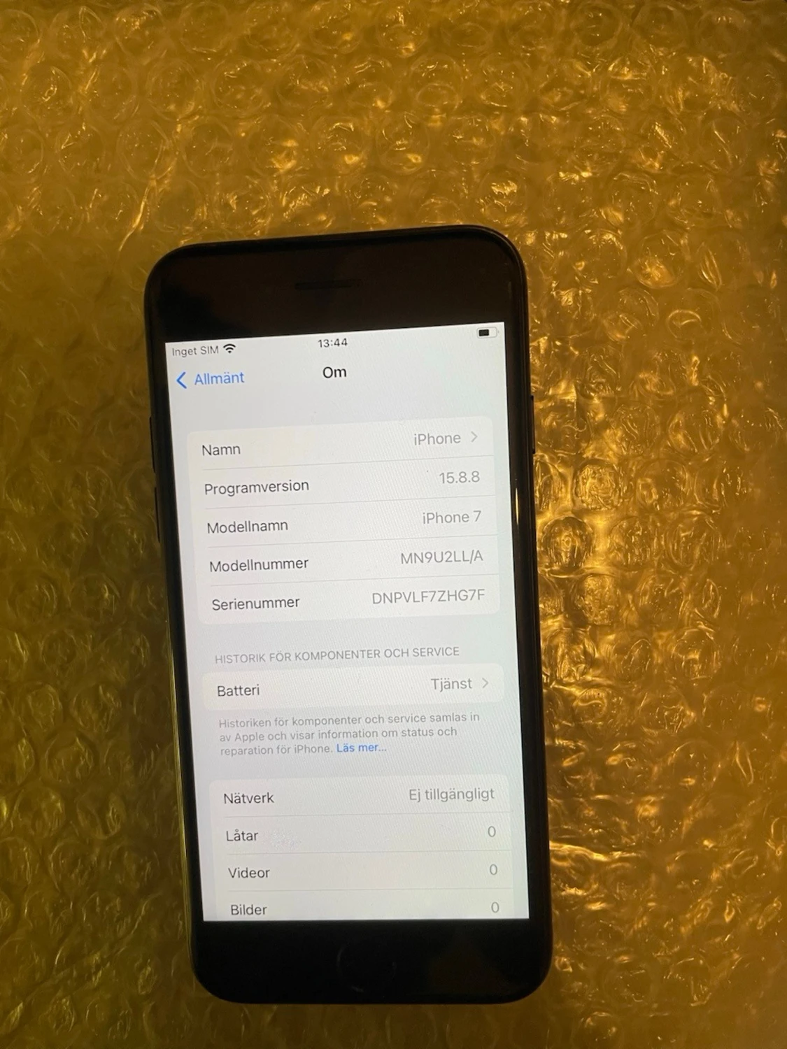 iPhone 7 32 GB  med programversion 15.8.8. Batterikapaciteten är 76%. - 1