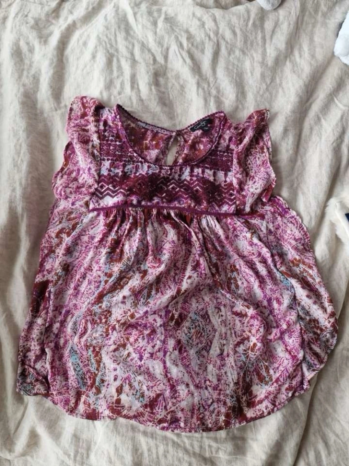 Blommig lila blus med volang - 2