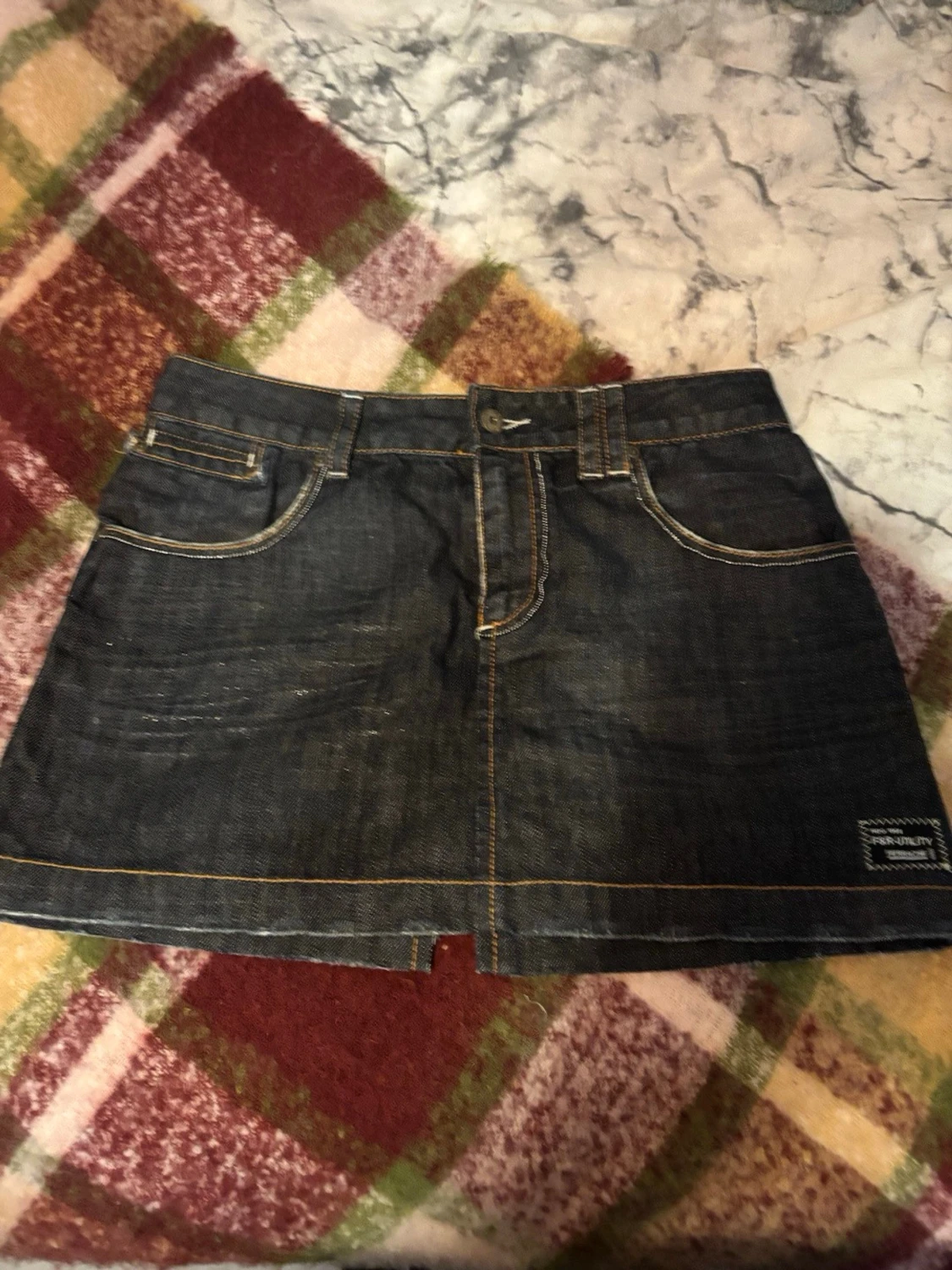 Glittrig Mörkblå jeanskjol med fickor och detaljer  - 1