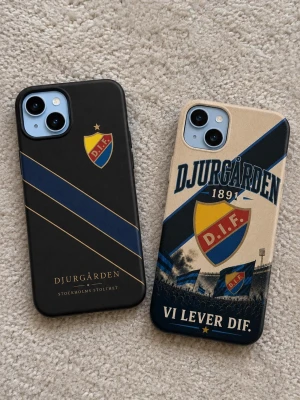 Djurgården mobilskal - finns till alla modeller  - Djurgården mobilskal  Vi har mobilskal till alla iPhone-modeller och även vissa Samsung-modeller, med snygga och unika Djurgården-inspirerade designer.  Passar bra om du vill ha något annorlunda än ett vanligt enfärgat skal och samtidigt visa ditt stöd för Djurgården.  Skriv vilken mobilmodell du har så kollar jag om den finns tillgänglig.  Priset gäller ett skal  fotbollmobilskal, mobilskaldjurgården, djurgårdencase, djurgårdenphonecase, djurgårdenmobilskal, mobilskal, Djurgården  