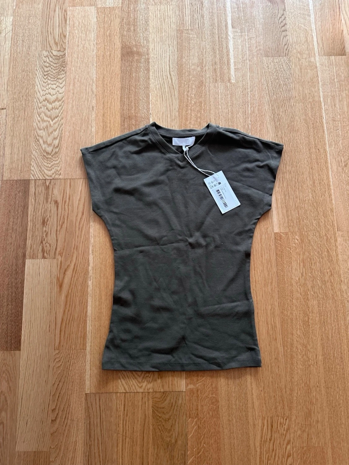 Mörkgrön t-shirt med korta ärmar - 1