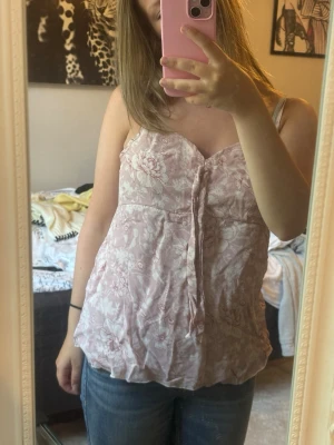 Fint Rosa Linne med mönster - Jätte gullig linne med mönster, bra skick