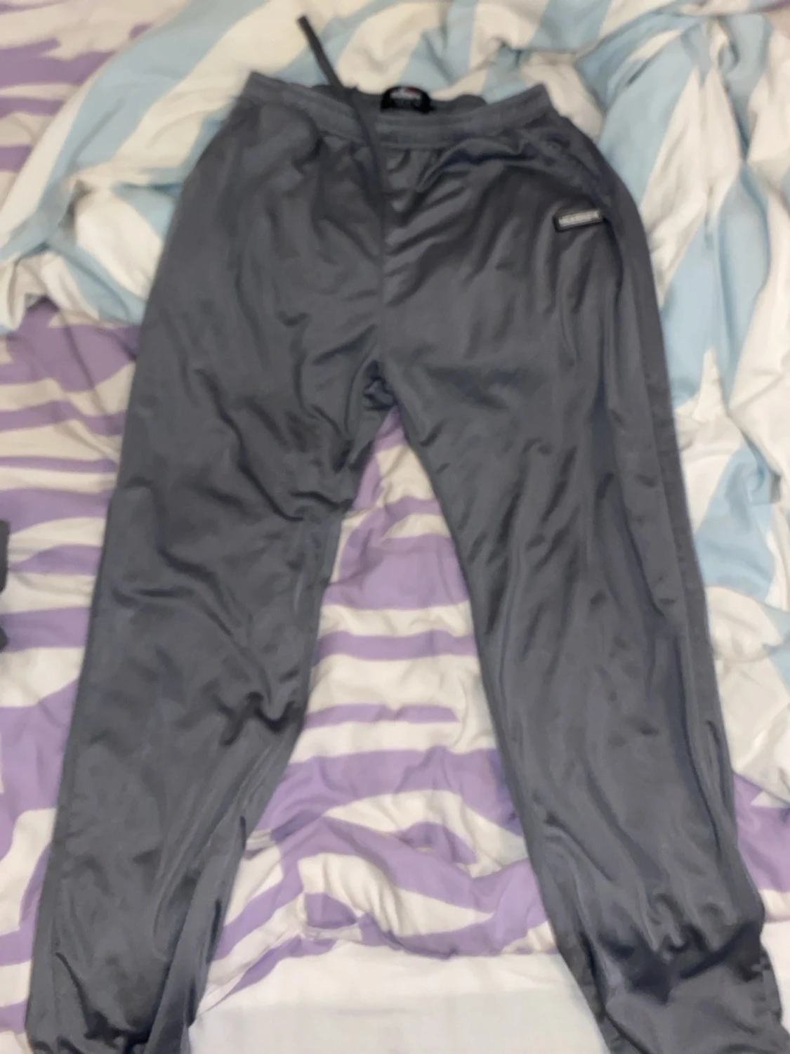 Grått loungewear-set från Mckenzie - 1