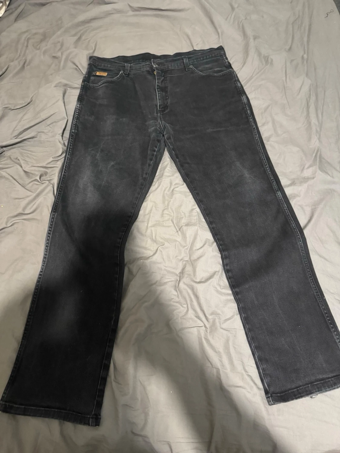 Svarta raka jeans från Wrangler - 1