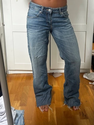 Zara jeans  - Straight leg  Zara jeans helt oanvända storlek 34