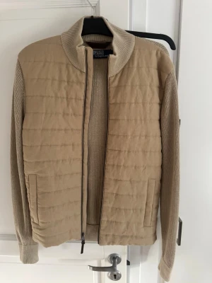 Polo Ralph Lauren Linen Full Zip Sweater Coastal Beige - Nyskick Storlek M Köpt i USA, kvitto finns Nypris 8500kr