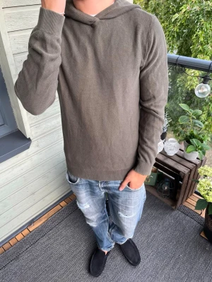 Vintage hoodie - Skit snygg hoodie i perfekt skick ✅ Storlek S | Längd: 65 cm, Axelbredd: 41 cm | Skriv vid frågor eller funderingar och följ för mer!