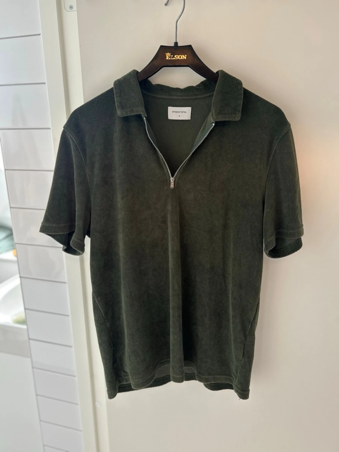Mörkgrön frotté t-shirt med half zip