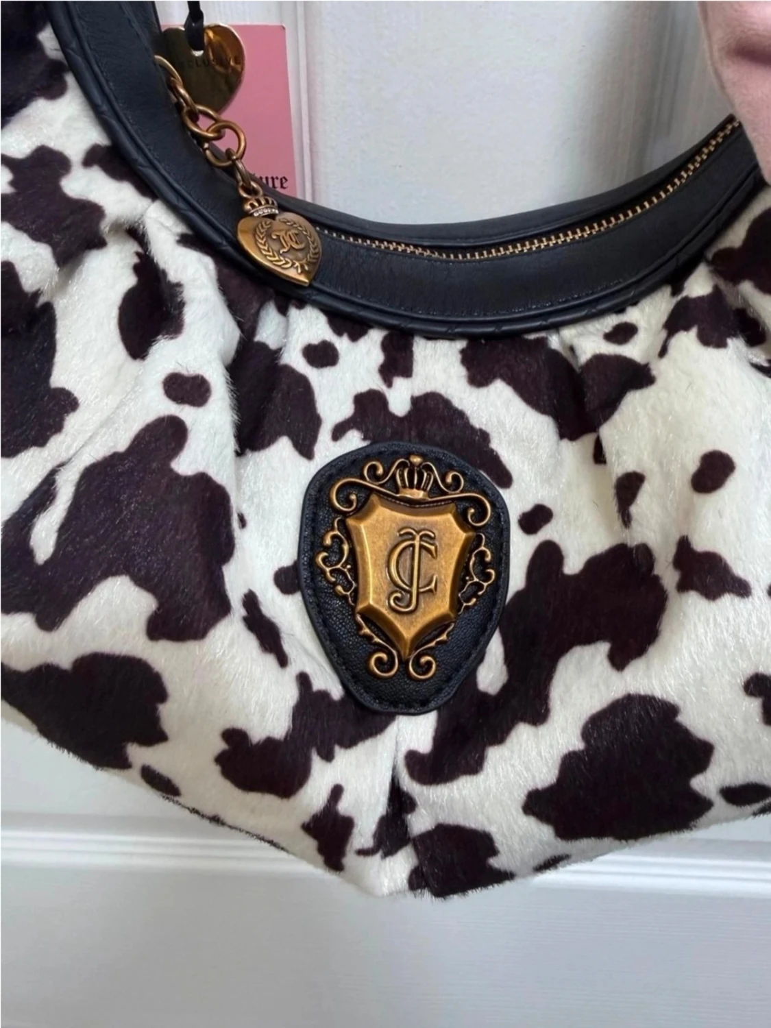 Juicy Couture axelväska med ko-mönster - 3