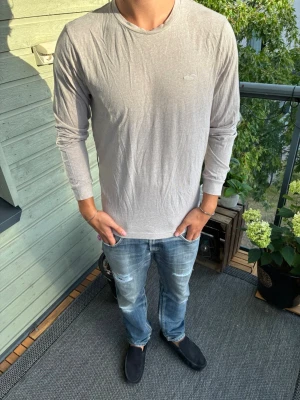 Långärmad tröja från Hollister - Bra skick✅Skriv vid frågor eller funderingar och följ för mer!