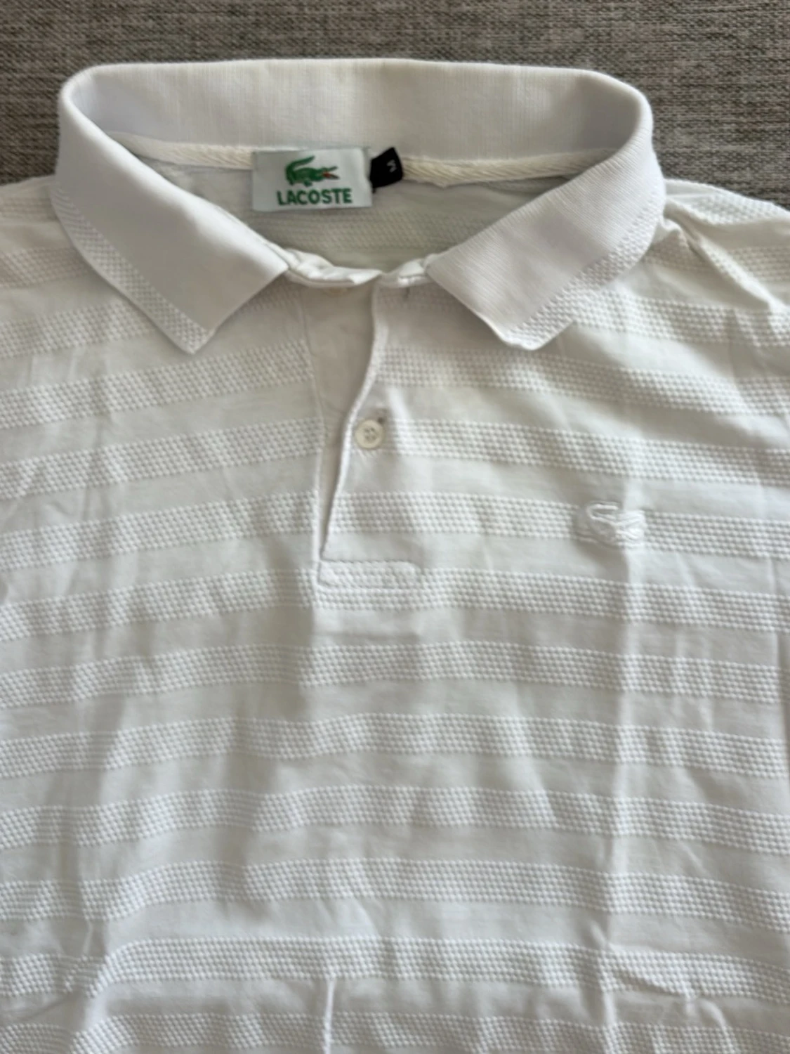 Vit randig pikétröja från Lacoste - 1