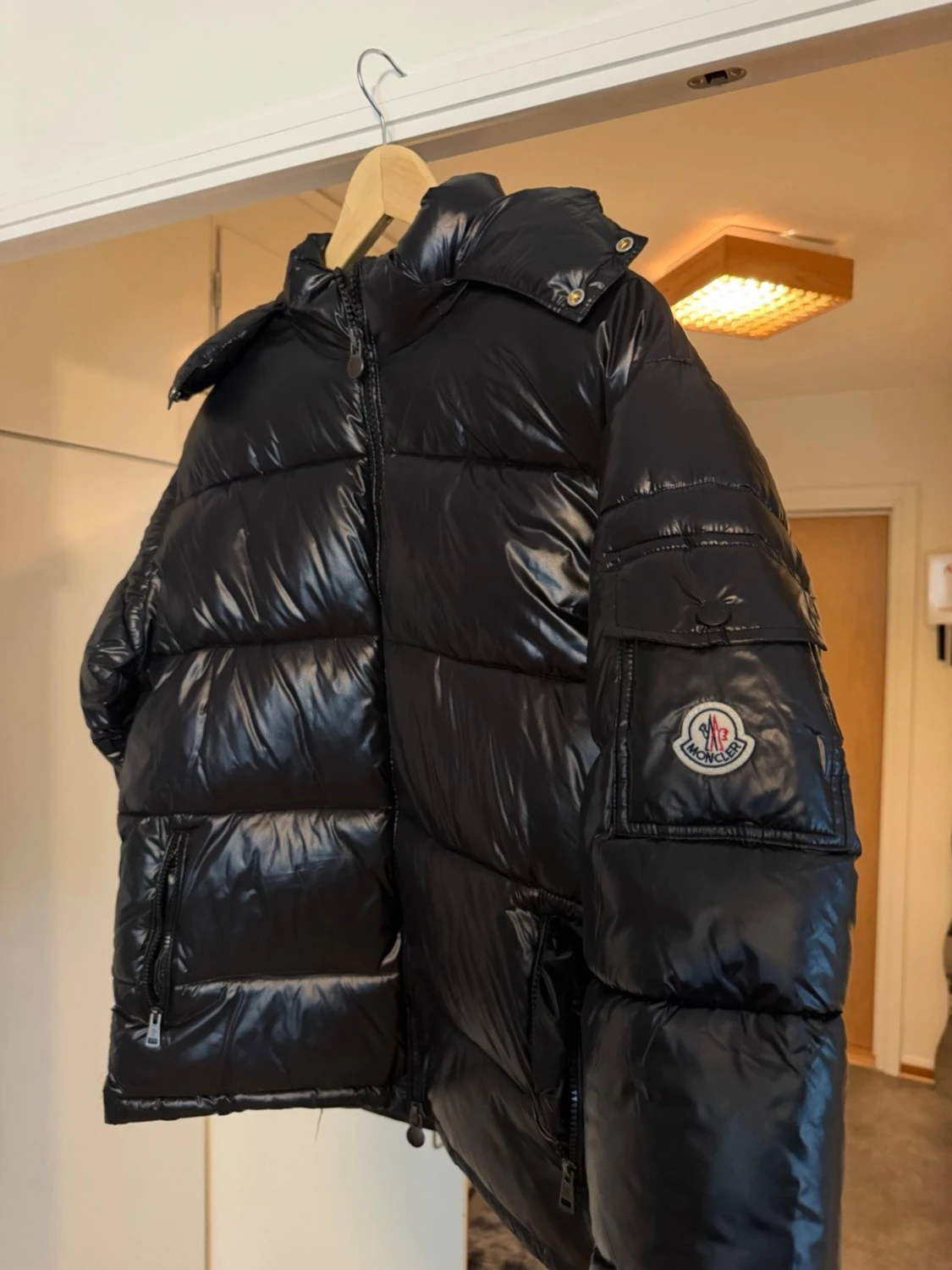 Svart pufferjacka från Moncler - 1
