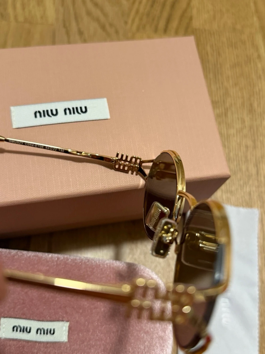 Runda solglasögon från Miu Miu - 3