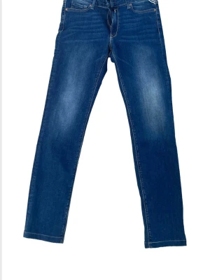 Replay jeans - Blåa replay jeans. Mycket bra skick och väldigt bra pris..