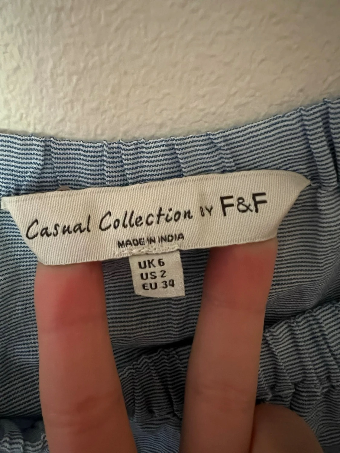 Blå offshoulder topp med spetsdetaljer - 4