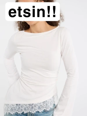 Vit långärmad topp med spetskant - Letar denna ifrån New Yorker storlek XS elr XXS, skriv till mig ifall du kan sälja ❤️