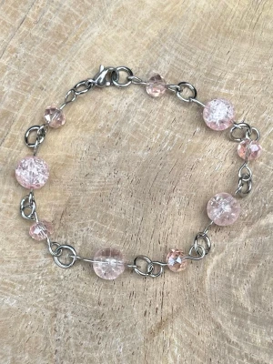 Armband - Vackert armband av rosa glaspärlor och rostfritt stål ✨🌸✨