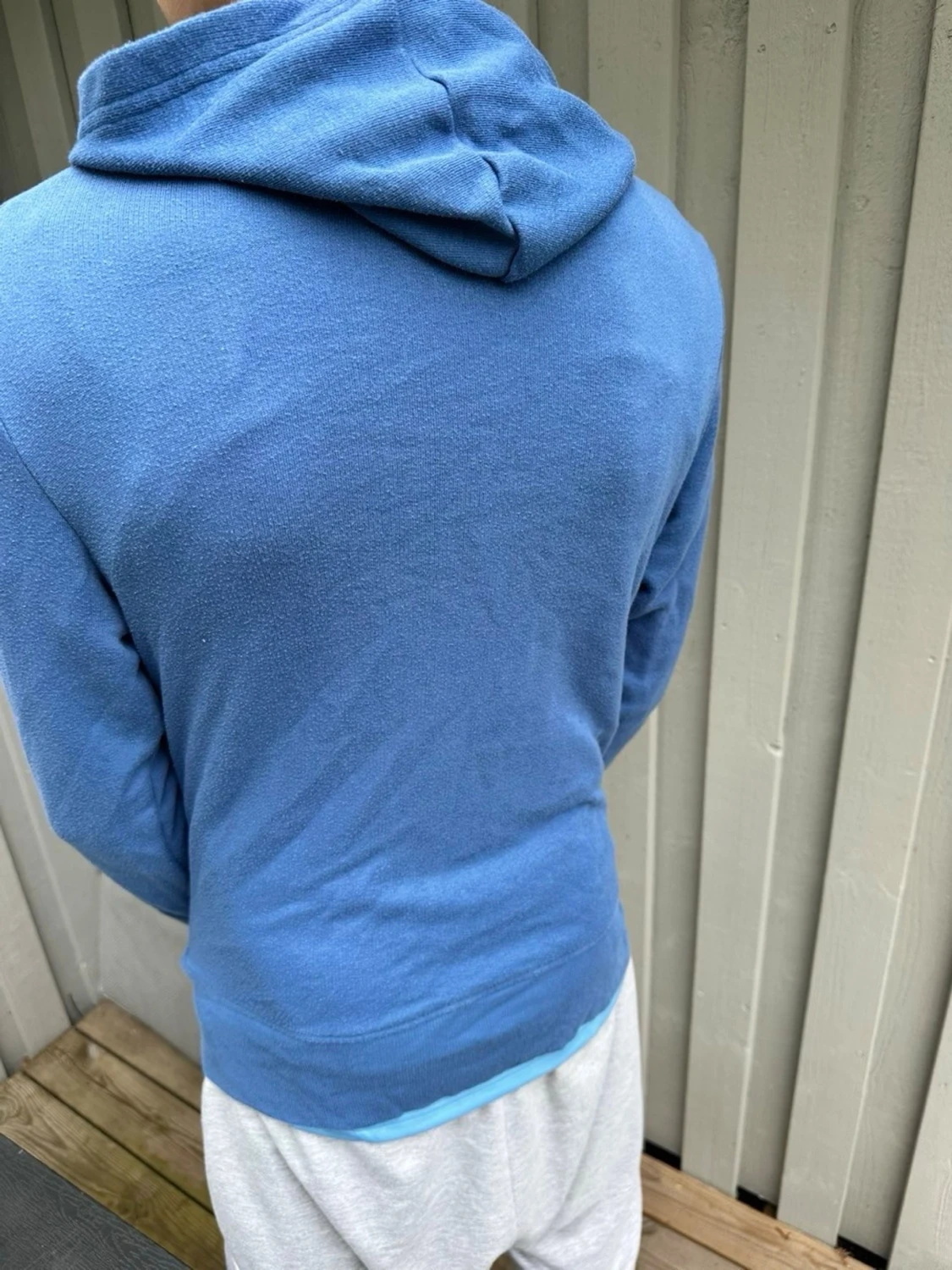 Blå hoodie med tryck P.A.C.H.A - 1