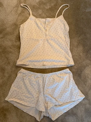 Brandy Melville Pyjamasset - Så gulligt Pyjamasset från brandy. Jättefint skick 