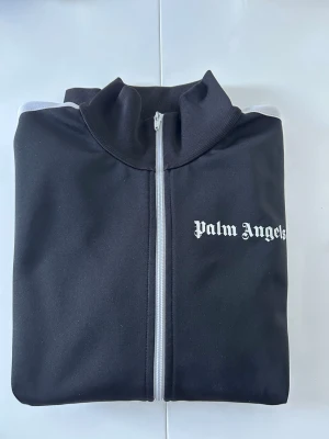 Palm Angels Tröja  - Palm Angels Tröja. Storlek M. Pris 600                      