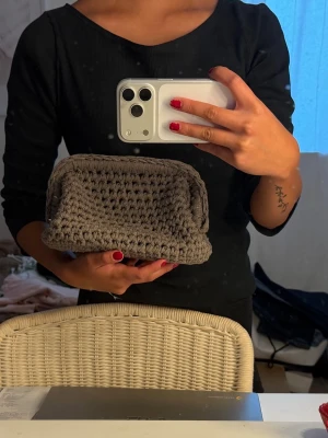 Virkad clutch!!! - Virkad clutch i brunt. Passar till ALLT🤎