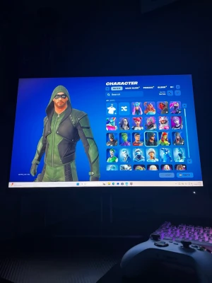 Fortnite-konto med många skins - Säljer nu mitt Fortnite konto med 227 skins 227 bak blings 211 pickaxe och 107 danser