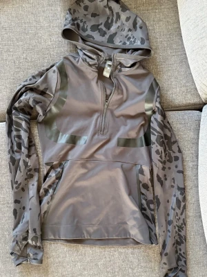 Stella Mccartney tröka - Stella Mccartney X Adidas tränings tröja storlek S! jätte fint skick inga defekter